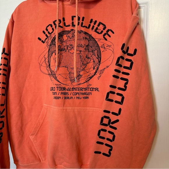 Pretty little thing orange worldwide slogan oversized hoodie - Picture 4 of 7